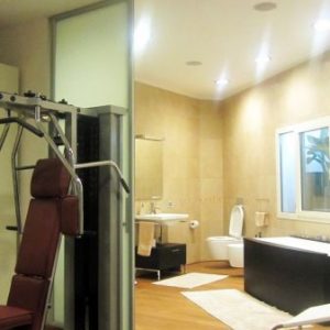 Stanza Bagno Area Benessere Spazio Palestra Villa Pendici Serravalle.jpg