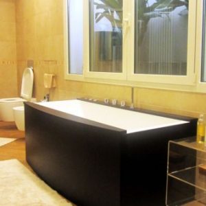 Stanza Bagno Area Benessere Vasca Idromassaggio Villa Pendici Serravalle.jpg