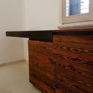 Aperitivo Smart Kitchen Larice Grezzo Granito Nero Fiammato Residenza Cesenatico