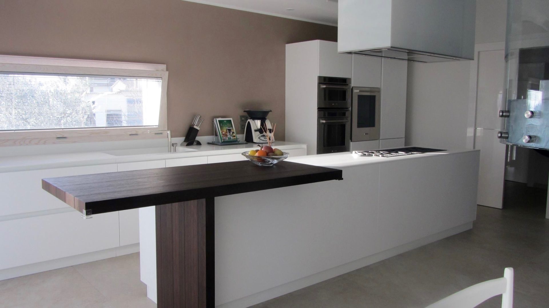 Cucina con isola e snack in residenza a bellaria segni dinterni Cucina con snack