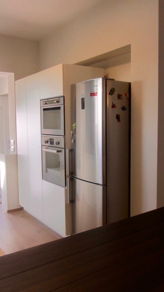 cucina-colonne-elettrodomestici-nicchia-residenza-cesenatico.jpg