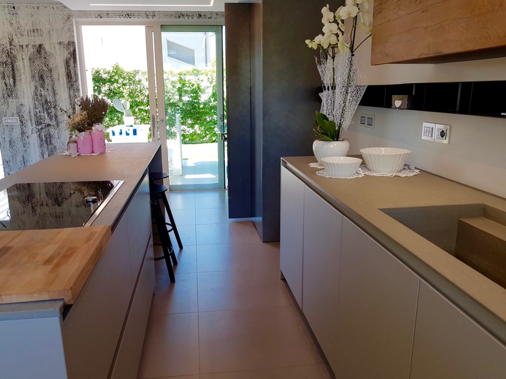 cucina-destrutturata-vista-giardino-igea-marina