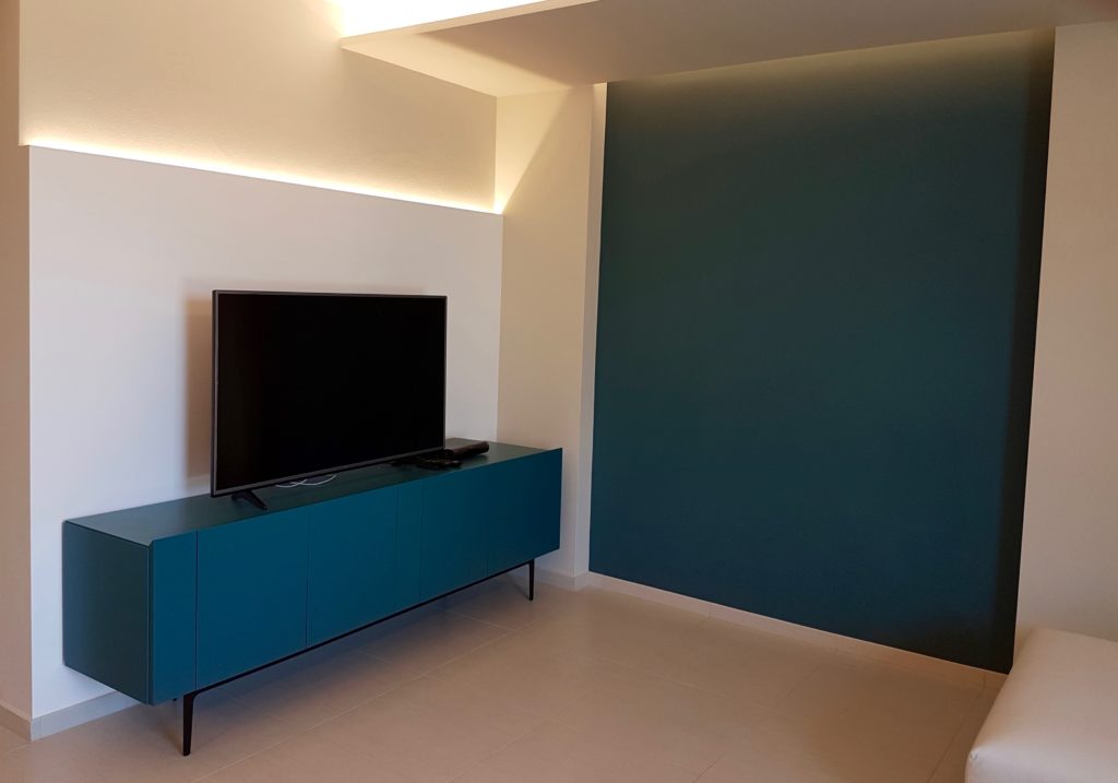living-madia-cartongesso-led–tv-residenza-cesenatico
