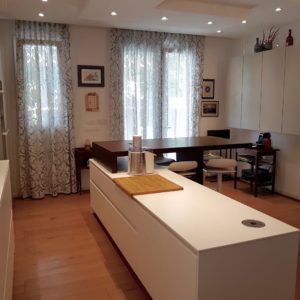 Cucina Destrutturata Volumi Puri Design Minimal Residenza Fronte Parco Rimini